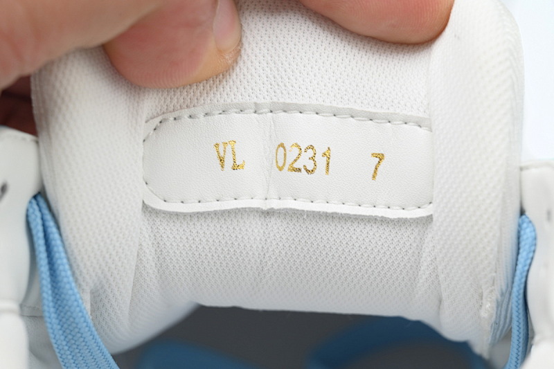 yupoo_289785_1b0bed3d.jpg 【EA0ET】压花浅蓝 LV板鞋 Louis Vuitton Trainer Light Blue 牛皮系带压纹 时尚板鞋