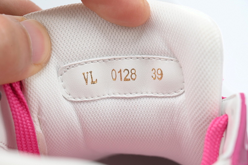 【EA0ET】压花玫红 LV板鞋 Louis Vuitton Trainer Rose Red 牛皮系带压纹 时尚板鞋