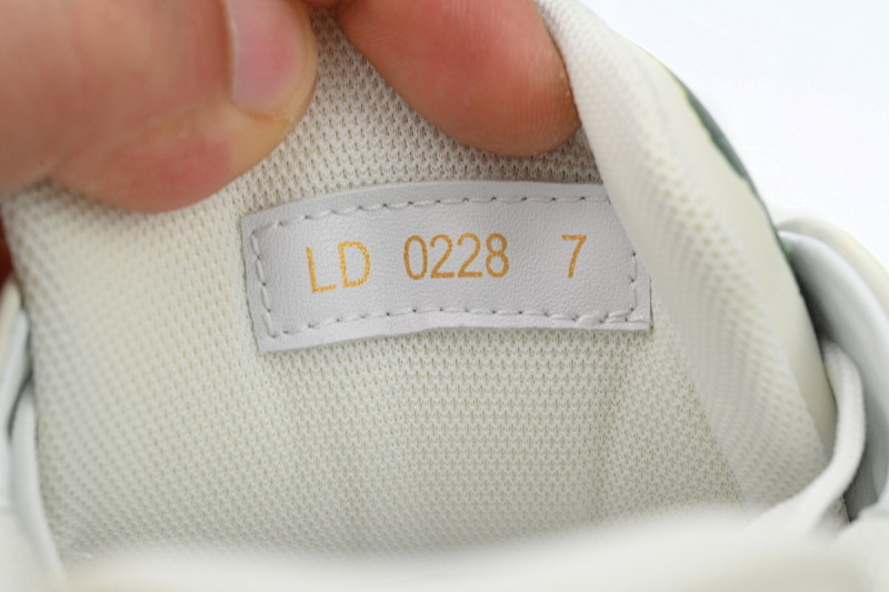 yupoo_289923_e0f5cf3c.jpg 【EA0ET】涂鸦绿色 LV板鞋 Louis Vuitton Trainer Green 手绘涂鸦 时尚板鞋