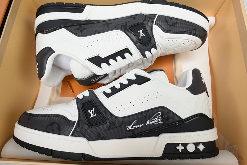 yupoo_290431_23b42361.jpg 【EA0ET】54压花白黑 LV板鞋 Louis Vuitton Trainer Black White 系带时尚板鞋