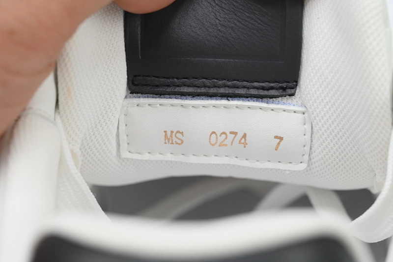 yupoo_290431_e8fdbebb.jpg 【EA0ET】54压花白黑 LV板鞋 Louis Vuitton Trainer Black White 系带时尚板鞋