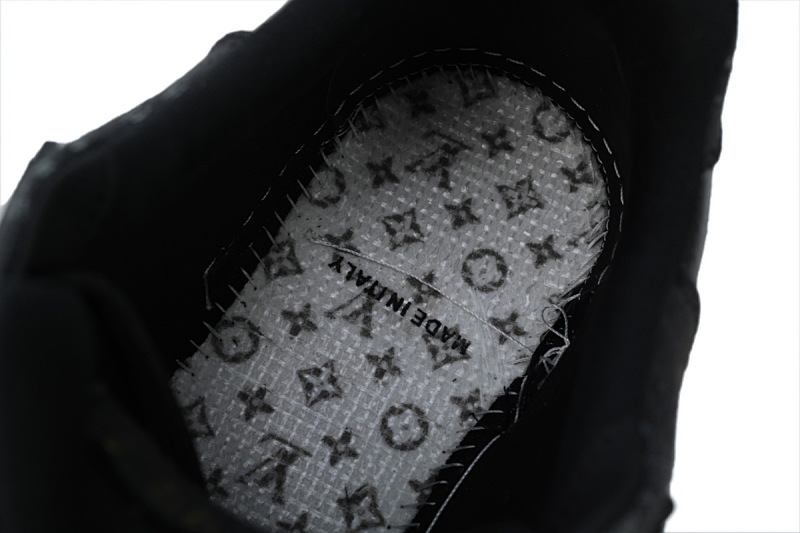 yupoo_290519_29defc89.jpg 【EA0ET】黑色爱心 LV板鞋 Nigo x Louis Vuitton Trainer Black 皮革 联名款经典花纹 时尚板鞋