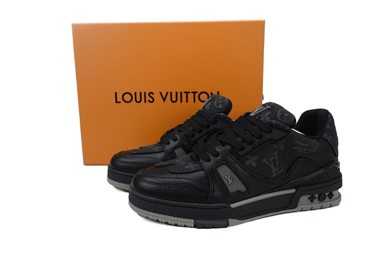 yupoo_290519_72175c06.jpg 【EA0ET】黑色爱心 LV板鞋 Nigo x Louis Vuitton Trainer Black 皮革 联名款经典花纹 时尚板鞋