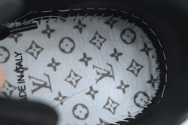 【EA0ET】黑色铆钉 LV板鞋 LOUIS VUITTON Trainer 低帮时尚板鞋