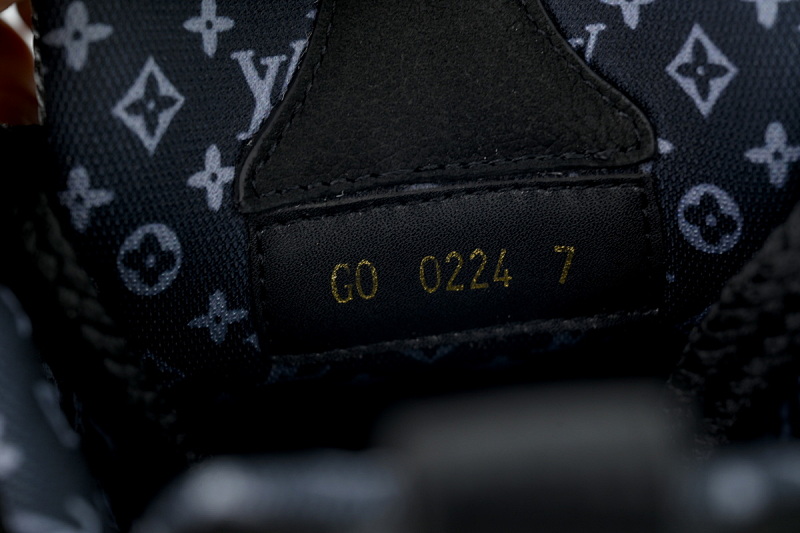 【EA0ET】SKATE全黑  路易威登 LV休闲板鞋 LOUIS VUITTON All Black