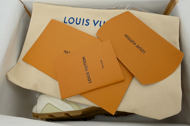 【DA0YJ】灰色 路易威登 LV休闲时尚跑鞋 Louis Vuitton Tatic Runner Sneaker "Grey"