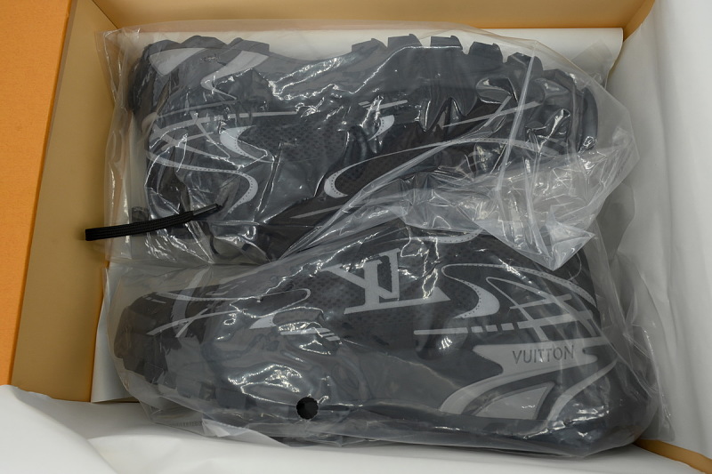 【DA0YJ】黑色 路易威登 LV休闲时尚跑鞋 Louis Vuitton Tatic Runner Sneaker "Black"