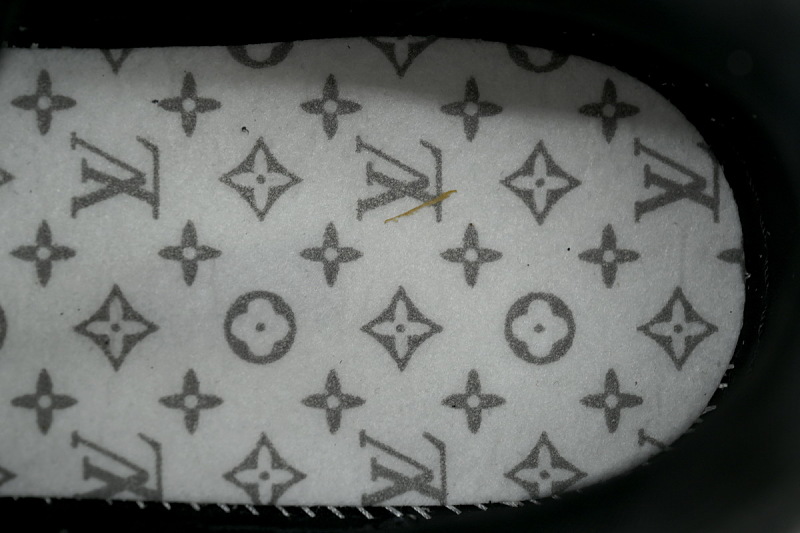 yupoo_294104_c5daa98e.jpg 【FA5ET】黑色铆钉 路易威登 顶级芯片版LV休闲板鞋 Louis Vuitton Sneakers Black