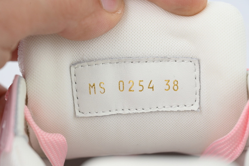 yupoo_294247_c35f790b.jpg 【FA5ET】粉色 路易威登 顶级芯片版LV休闲板鞋 LOUIS VUITTON Pink