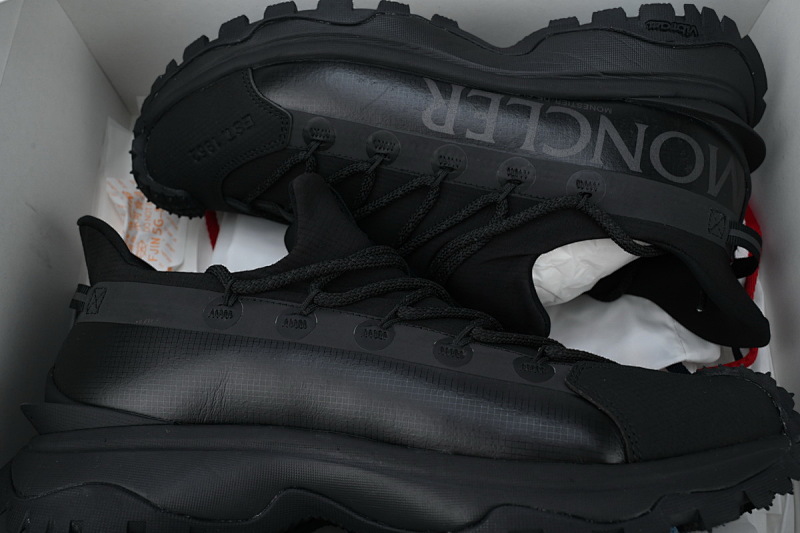 【DA3LJ】碳黑-80 盟可睐 户外运动着山系 I209A4 M002 40 M3457999 Moncler Black