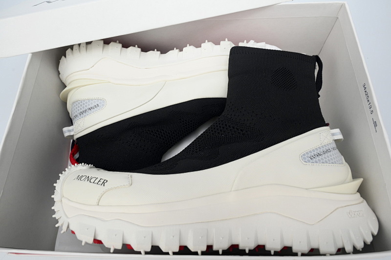 【CA3LJ】黑白 盟可睐 圆头套脚高帮户外运动着山系 J109A4M 00040 M3809 Moncler Trailgrip Leather Black And White