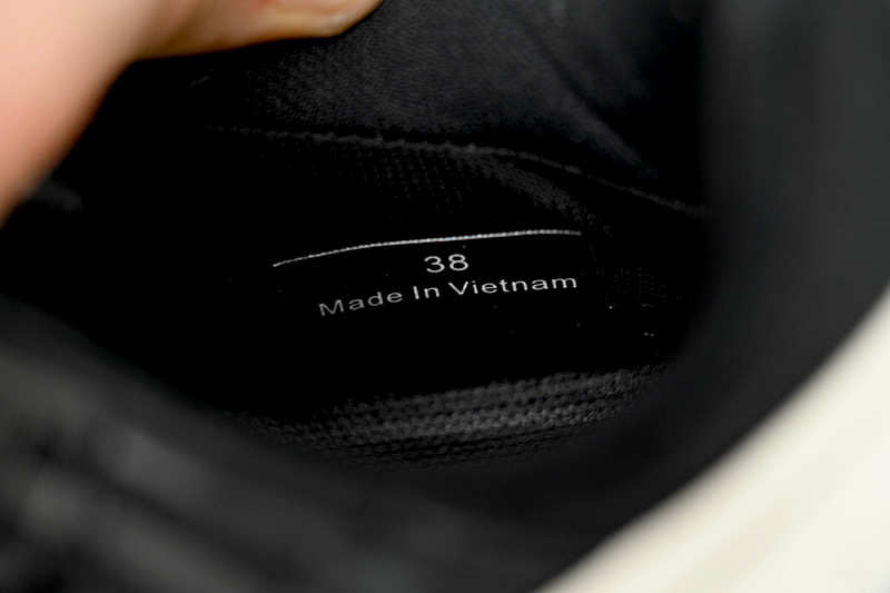 【DA3LJ】皮面黑白-38 盟可睐 户外运动着山系 I209B 4M00230 M2058 Moncler Trailgrip  Leather Black And White