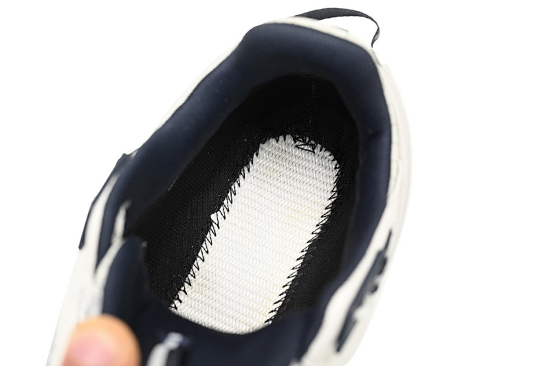 【DA3LJ】白灰-4 盟可睐 户外运动着山系 I209A 4MDD090 M3311 Moncler Black White and Black