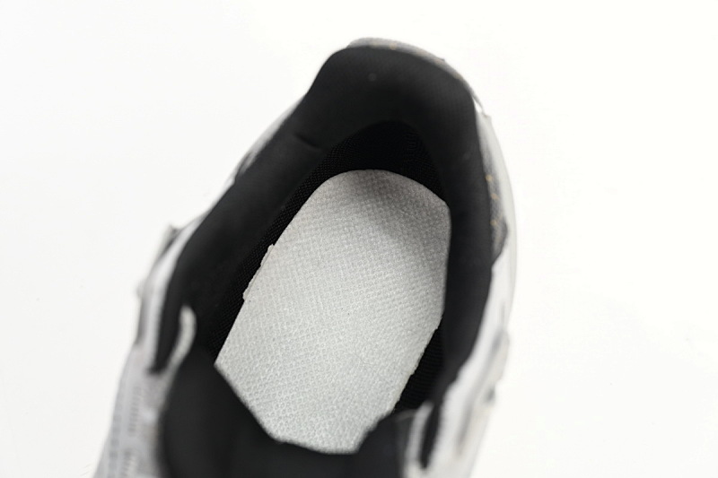 【DA3LJ】灰色-6 盟可睐 户外运动着山系 I109A4 M00260M296 2900 Moncler Trailgrip Grey