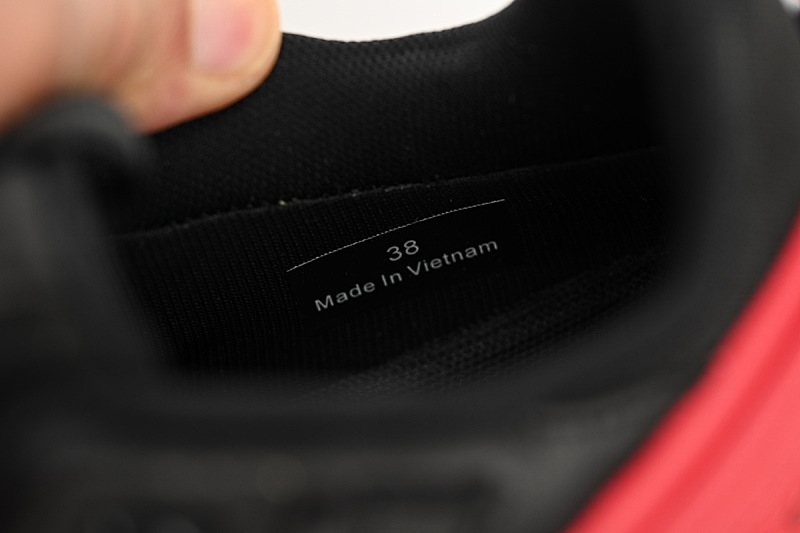 【DA3LJ】黑红色-5 盟可睐 户外运动着山系 H209B4M 00120 M2058 P49 Moncler Trailgrip Black Red