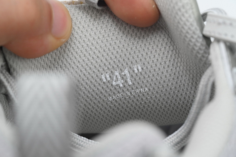 【CP3MI】白灰色 OFFWHITE跑鞋系列 OMIA295C99 FAB001 0972 FF-WHITE Military White Gray