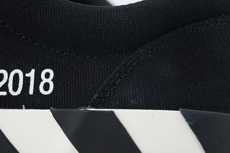 【BP5MI】黑色1 OFF-WHITE Vulc Low White 低帮 时尚板鞋 OMIA085E183510011000 Off-White Vulc Low Top 'Black'