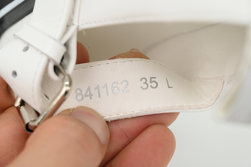 【CA9ET】白扣 亚历山大麦昆 皮革圆头搭扣 厚底麦昆凉鞋 Alexander McQueen White Button