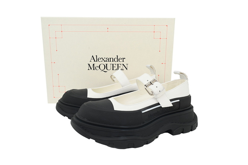 【CA9ET】白扣 亚历山大麦昆 皮革圆头搭扣 厚底麦昆凉鞋 Alexander McQueen White Button