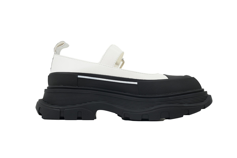 【CA9ET】白扣 亚历山大麦昆 皮革圆头搭扣 厚底麦昆凉鞋 Alexander McQueen White Button