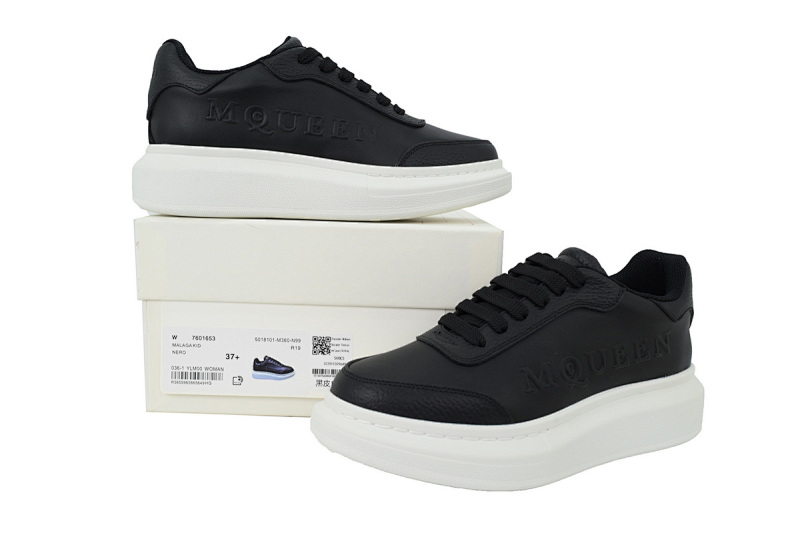 【DH5AP】黑白底 麦昆厚底圆头休闲运动鞋 Alexander McQueen Sneaker Black And White Background