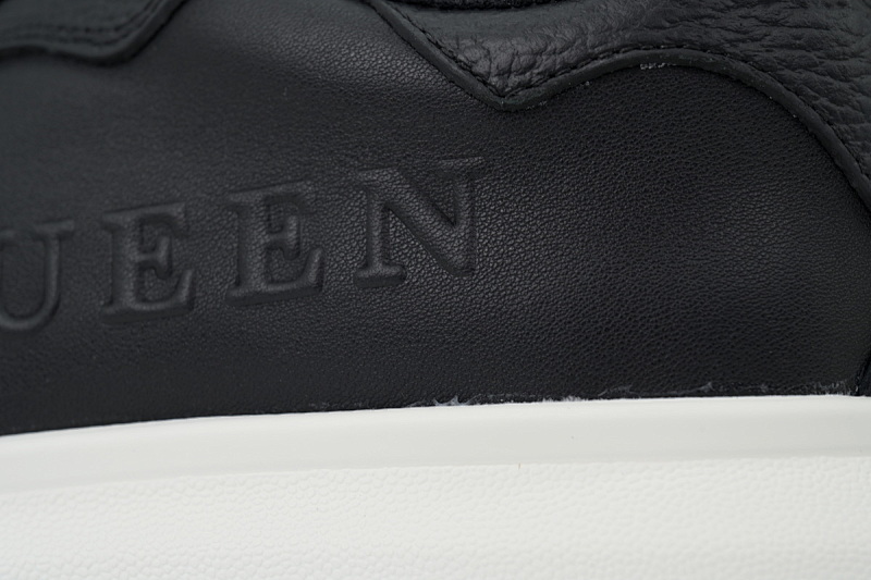 【DH5AP】黑白底 麦昆厚底圆头休闲运动鞋 Alexander McQueen Sneaker Black And White Background