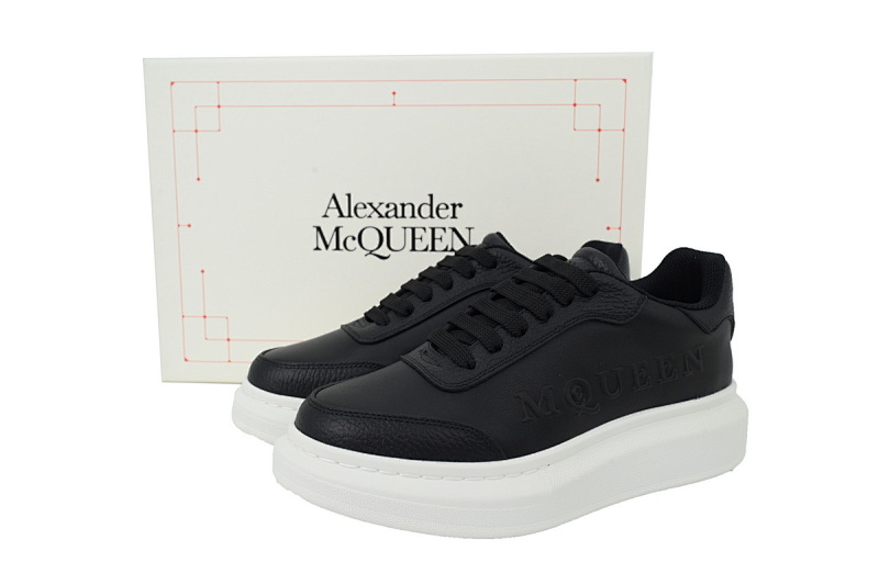 【DH5AP】黑白底 麦昆厚底圆头休闲运动鞋 Alexander McQueen Sneaker Black And White Background