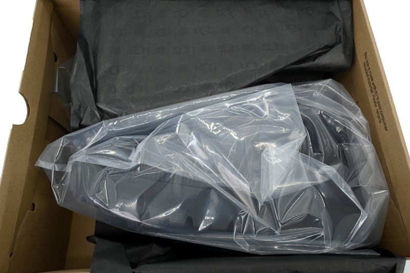 【CA7AP】王二代中筒黑色 UGG 时尚舒适雪地靴 Wang And Generation Medium Tube Black