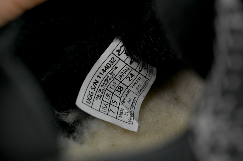 【CA5AP】ugg面包鞋黑色 UGG 简约舒适低帮板鞋 UGG Bread Shoes In Black