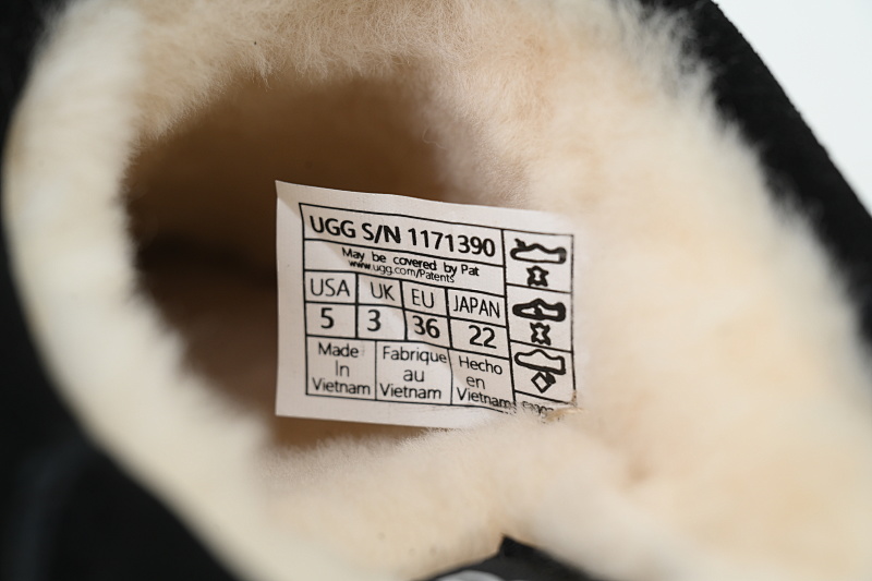 【BA9AP】轻薄一脚蹬黑色 UGG 时尚套脚防磨包头拖鞋 Thin And Light Black Kick