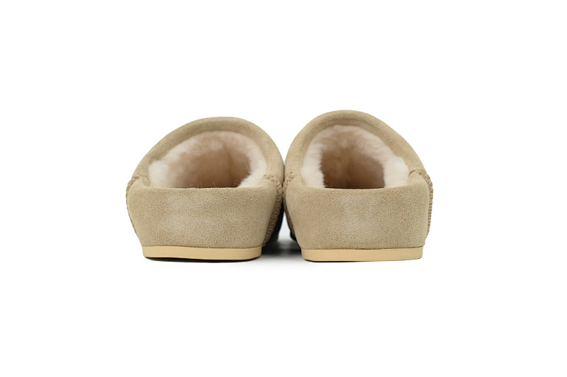 【BA9AP】轻薄一脚蹬沙色 UGG 时尚套脚防磨包头拖鞋 Thin And Light One Foot Sandblasting Color