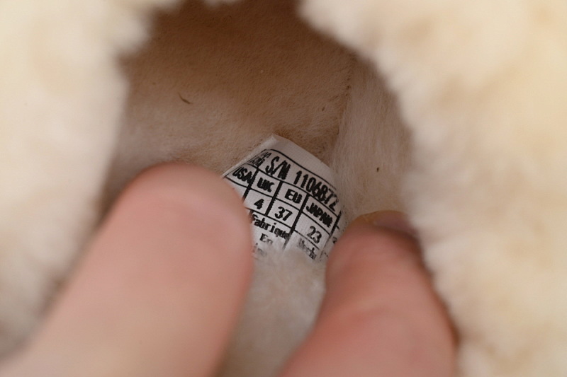 【AA3AP】薄底托栗色 UGG 绒面时尚凉拖 1106872 Scuffette II Brown