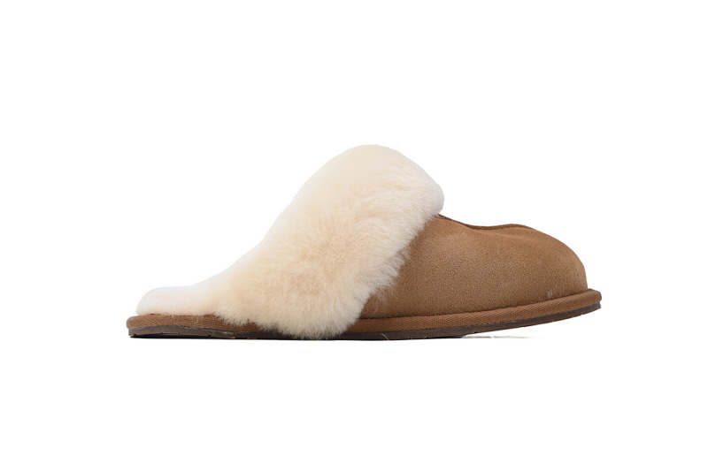【AA3AP】薄底托栗色 UGG 绒面时尚凉拖 1106872 Scuffette II Brown