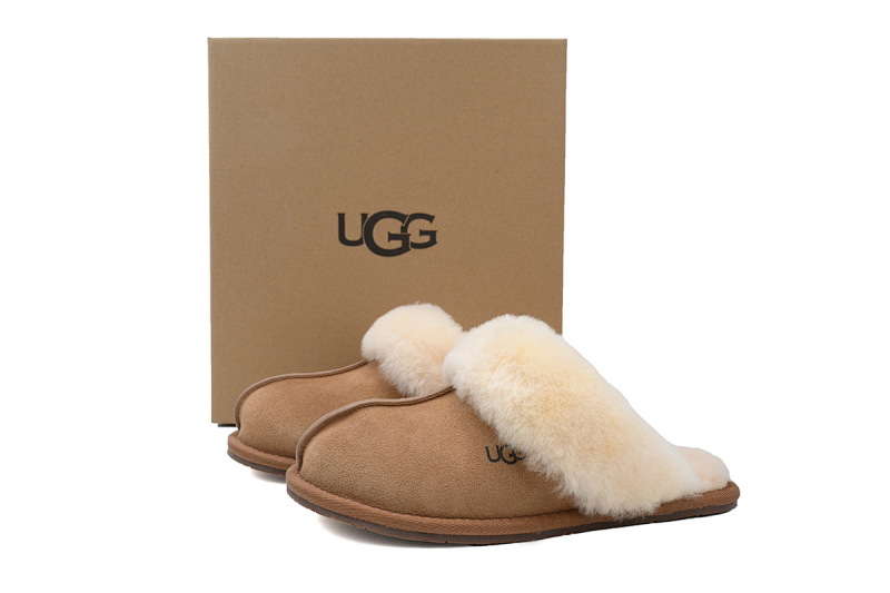 【AA3AP】薄底托栗色 UGG 绒面时尚凉拖 1106872 Scuffette II Brown
