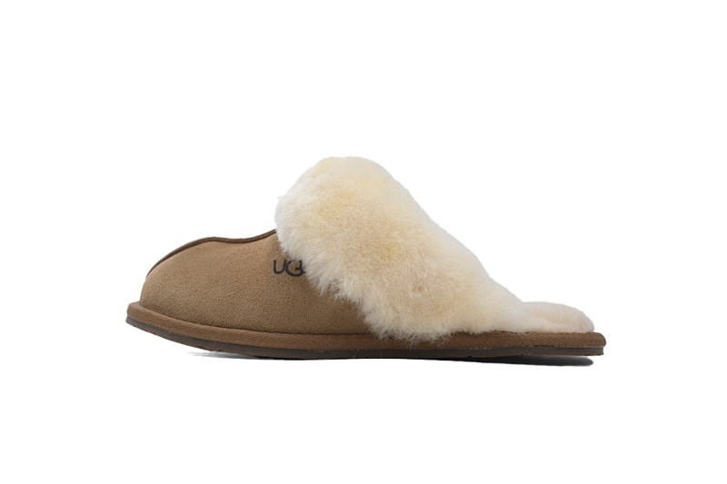 yupoo_316681_7313c135.jpg 【AA3AP】薄底托栗色 UGG 绒面时尚凉拖 1106872 Scuffette II Brown