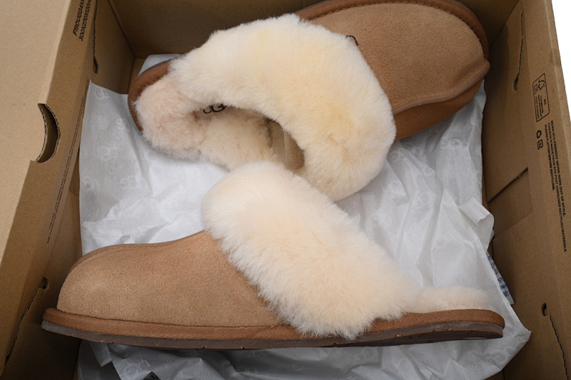 【AA3AP】薄底托栗色 UGG 绒面时尚凉拖 1106872 Scuffette II Brown