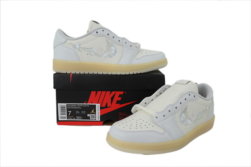 【AA1TA】白兔花勾 乔丹1代低帮 IF4391-100 Air Jordan 1 Retro Low OG 'Rabbit Floral Swoosh'