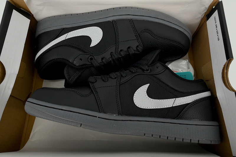【AA1XH】低反光黑武士  乔丹1代低帮  HV5968-001 Air Jordan 1 Low 'Black White Dark Gum'