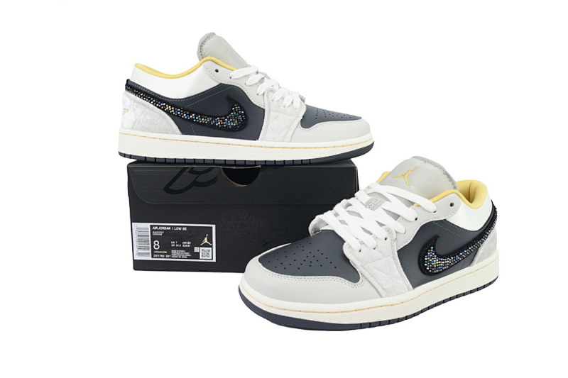 【AA1XH】低黑灰丝绸锻 乔丹1代低帮 DV1762-001 Air Jordan 1 Low SE 'Beaded Swoosh'
