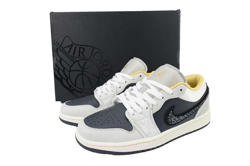 【AA1XH】低黑灰丝绸锻 乔丹1代低帮 DV1762-001 Air Jordan 1 Low SE 'Beaded Swoosh'
