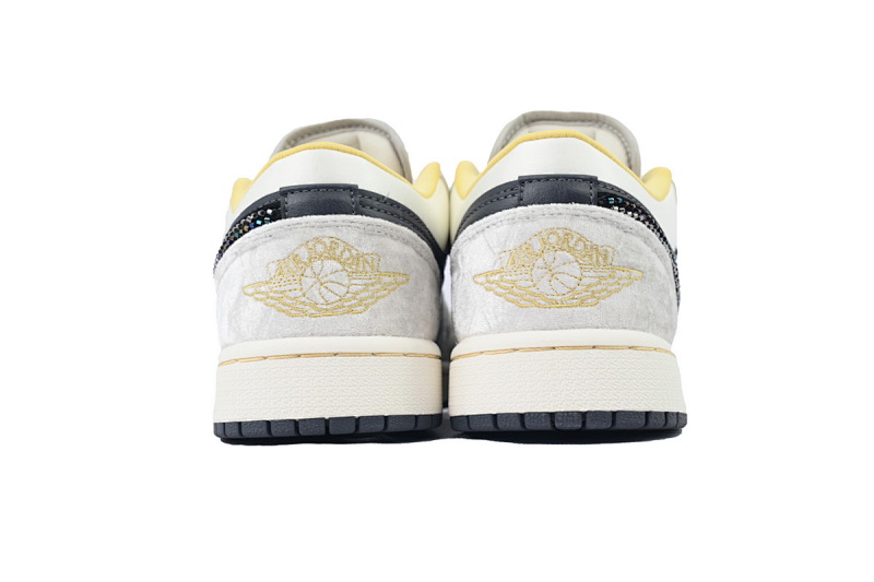 【AA1XH】低黑灰丝绸锻 乔丹1代低帮 DV1762-001 Air Jordan 1 Low SE 'Beaded Swoosh'