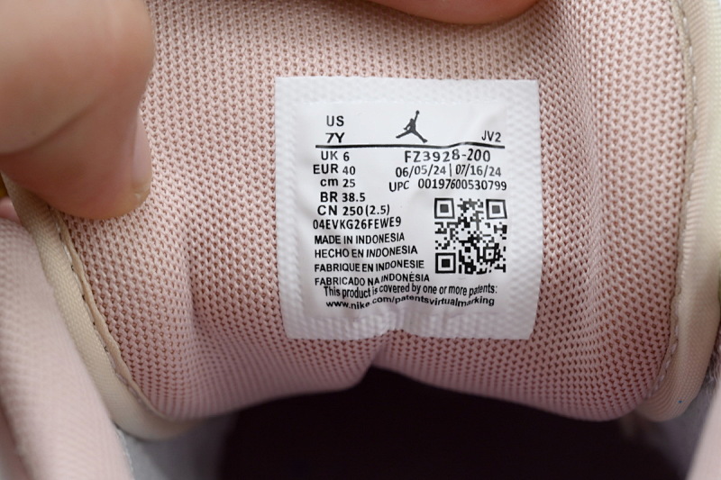 【AA1AQ】枣红粉勾 乔丹1代低帮 FZ3928-200 Air Jordan 1 Low SE GS 'Fur Swoosh'