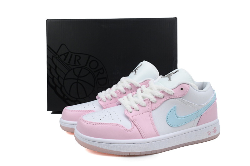 【AA1AQ】白粉蓝 乔丹1代低帮 HM3706-141 Air Jordan 1 Low SE 'Paw Print'
