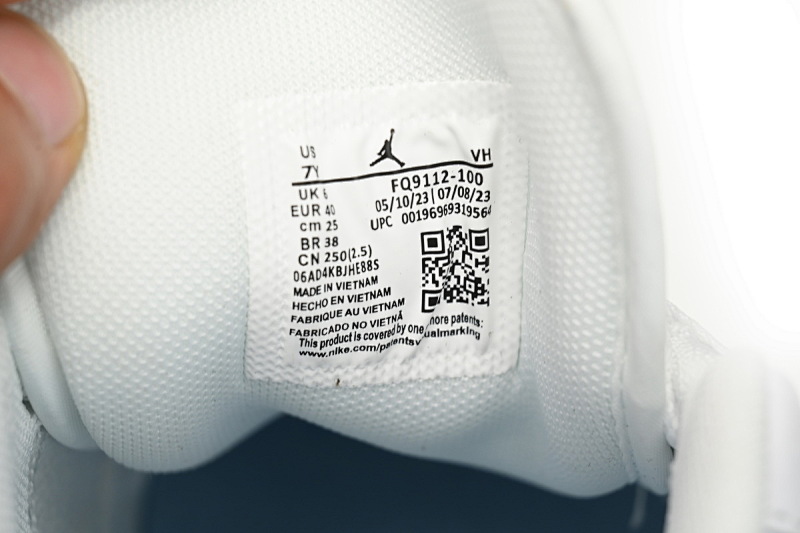 yupoo_327709_086e52a3.jpg 【AG1AQ】冰雪奇缘 乔丹1代低帮 FQ9112-100 Air Jordan 1 Low GS Glitter Swoosh