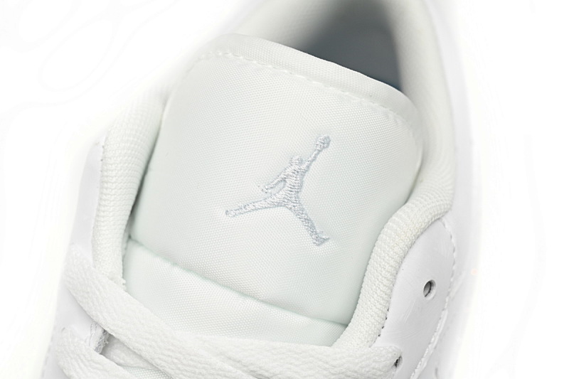 yupoo_327709_982c2f88.jpg 【AG1AQ】冰雪奇缘 乔丹1代低帮 FQ9112-100 Air Jordan 1 Low GS Glitter Swoosh
