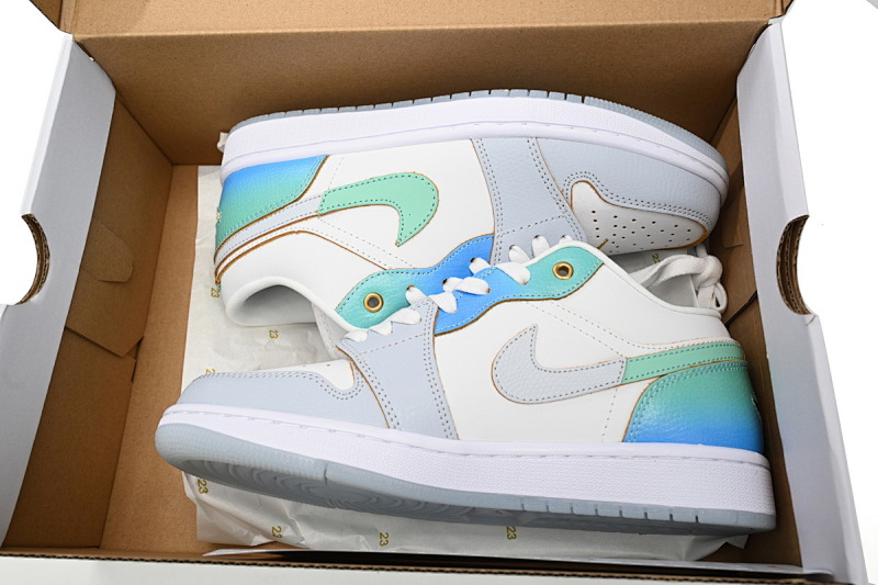 【AG1AQ】白蓝绿 乔丹1代低帮 FN8899-131 Nike Wmns Air Jordan 1 Low SE “Emerald Rise”