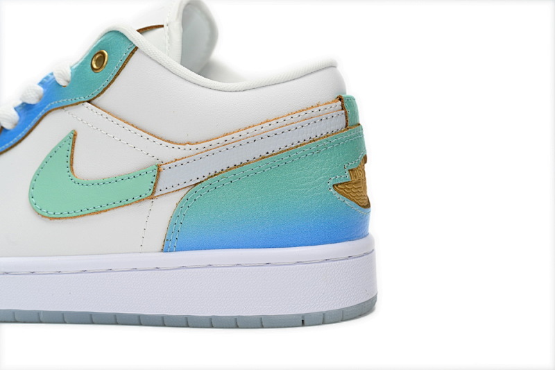 【AG1AQ】白蓝绿 乔丹1代低帮 FN8899-131 Nike Wmns Air Jordan 1 Low SE “Emerald Rise”