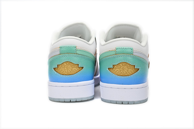 【AG1AQ】白蓝绿 乔丹1代低帮 FN8899-131 Nike Wmns Air Jordan 1 Low SE “Emerald Rise”