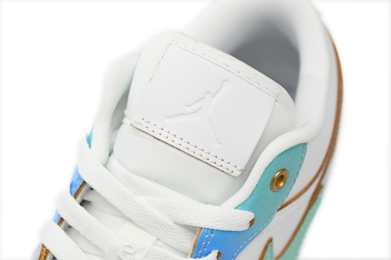 【AG1AQ】白蓝绿 乔丹1代低帮 FN8899-131 Nike Wmns Air Jordan 1 Low SE “Emerald Rise”