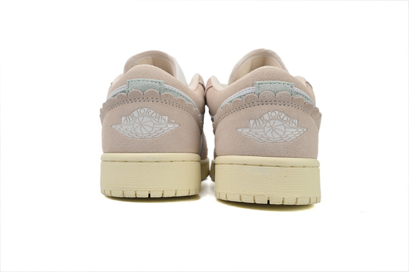 【AG1AQ】花边粉白 乔丹1代低帮 DZ5356-800 Air Jordan 1 Low GS Pink